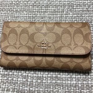 Beautiful Classic Coach Wallet and Checkbook 💗